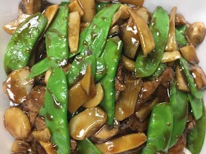 Order D15. Beef Pea Pods Dinner (No Sides) food online from Lemongrass Cafe store, Louisville on bringmethat.com