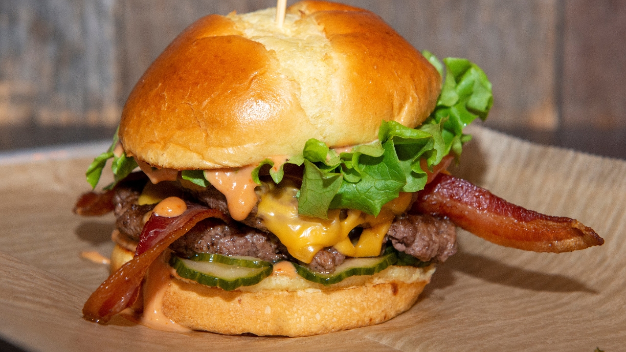 Order BACON CHEESE BURGER food online from Pat And Gracie Kitchen X Tavern store, Columbus on bringmethat.com