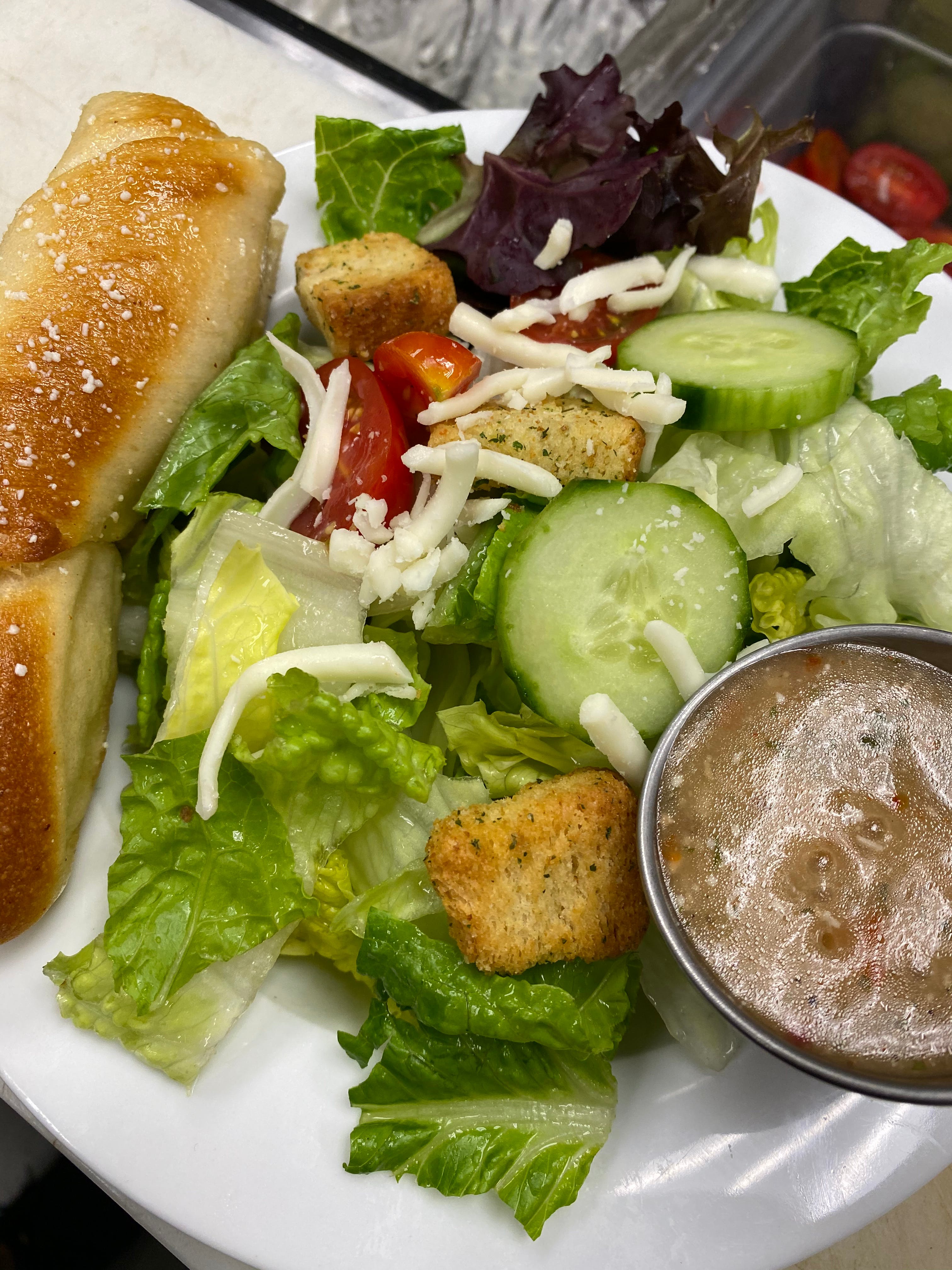 Order Garden Salad - Small food online from Pizza Mia store, Grand Blanc on bringmethat.com