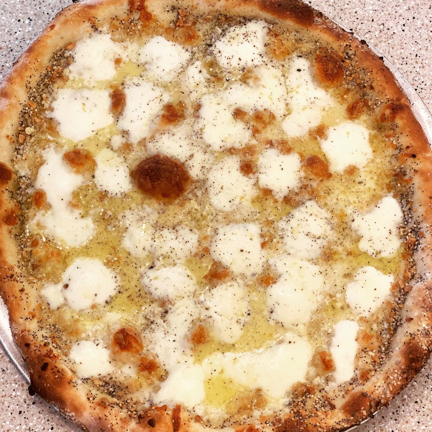 Order White Pizza - 18" food online from Brooklyn Square store, Jackson on bringmethat.com