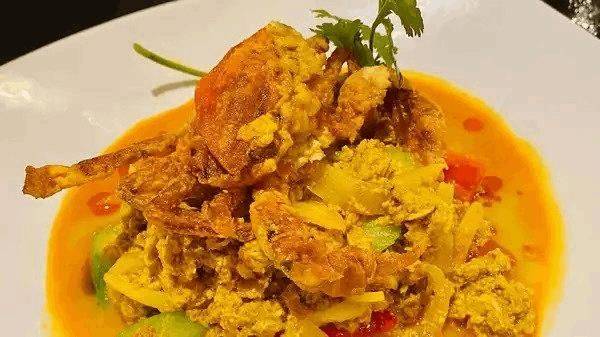 Order Soft Shell Crab Curry With Jasmine Rice  food online from Thai Rhapsody store, Mill Creek on bringmethat.com
