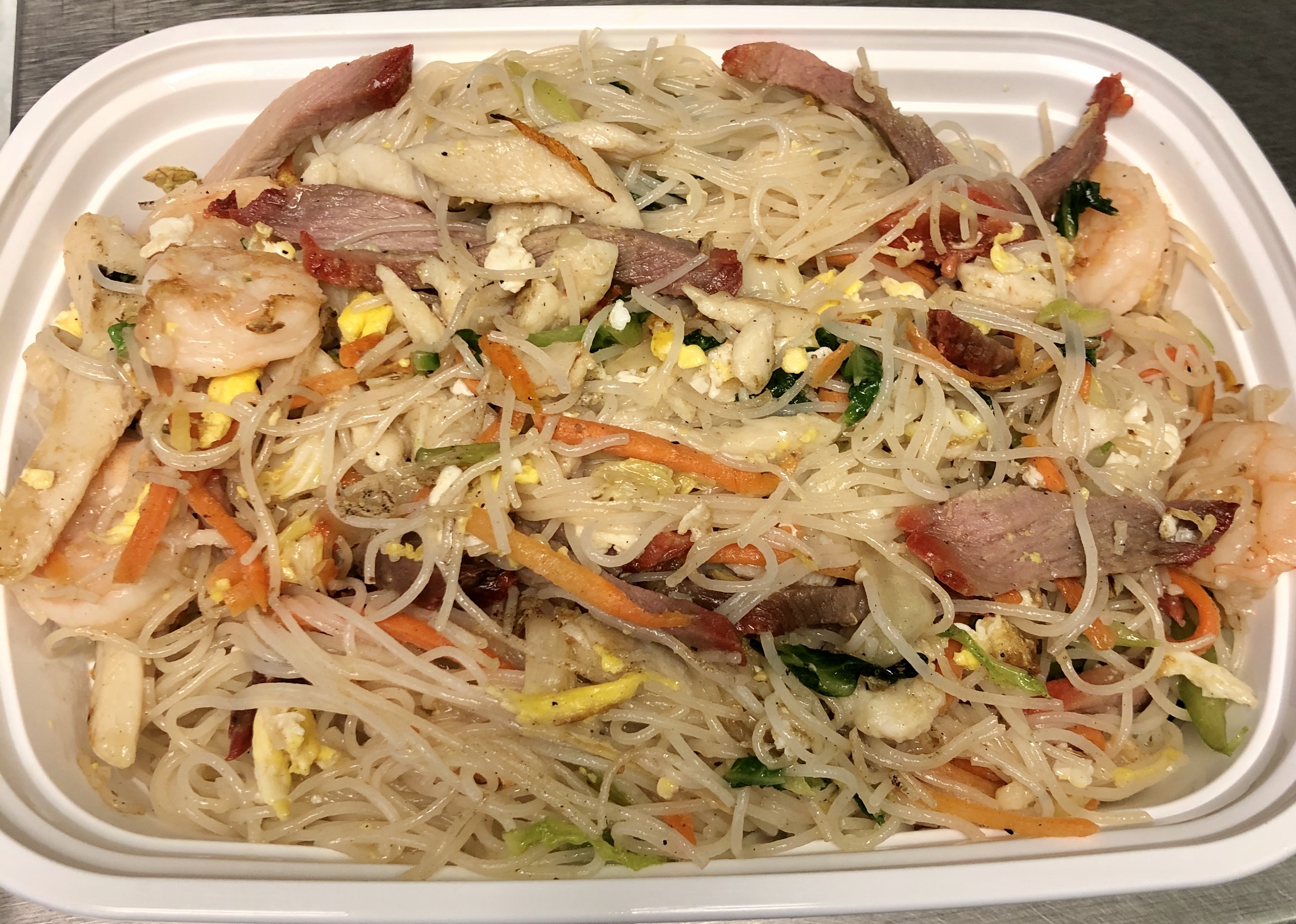 Order 48. House Special Chow Mein Fun food online from China Star store, Dunbar on bringmethat.com