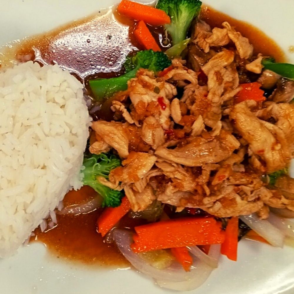 Order L-12. Garlic Chicken Lunch Special food online from Ploy Thai Cuisine store, The Woodlands on bringmethat.com