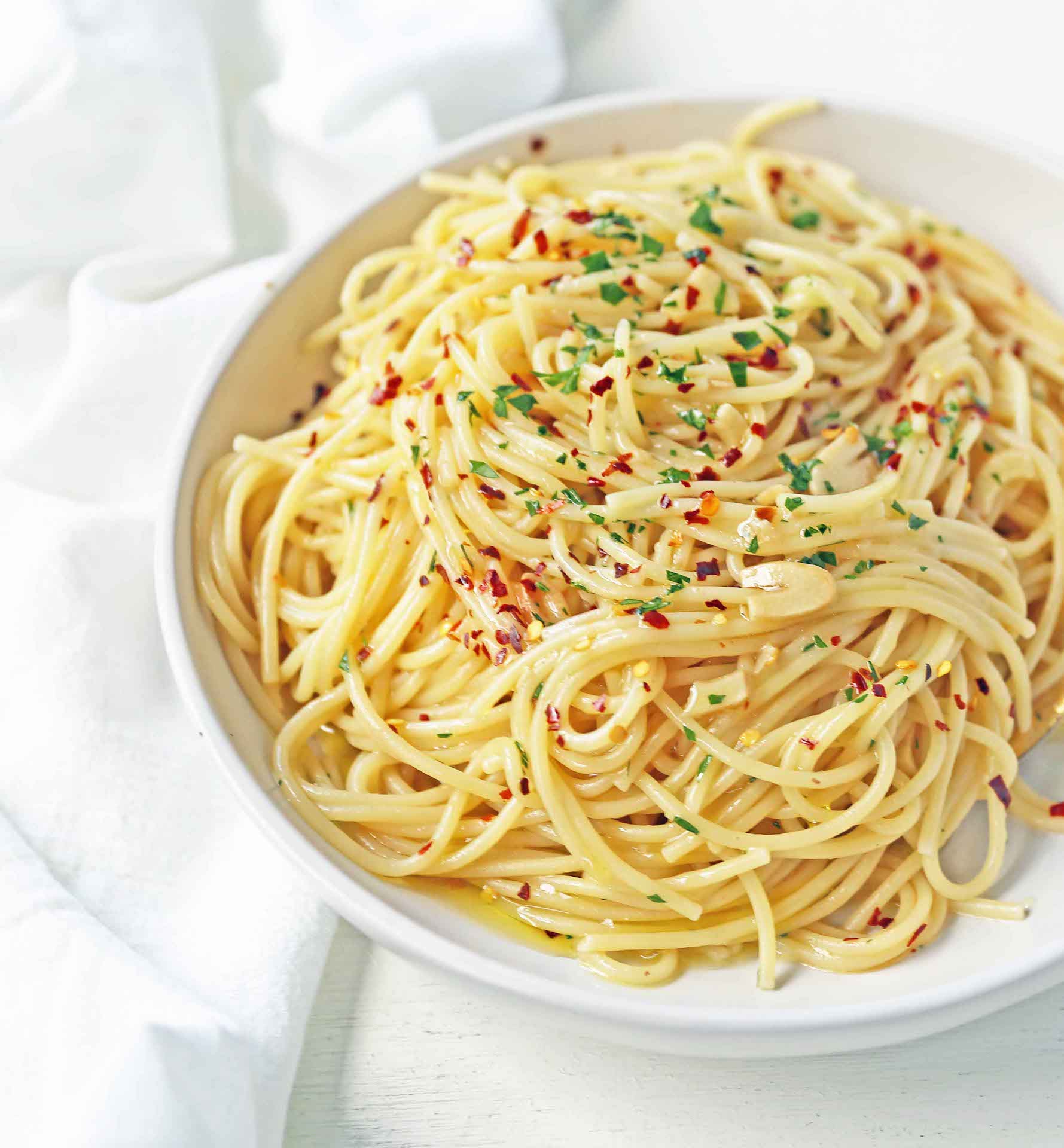 Order 24. Spaghetti Aglio Olio food online from Fellini Cafe Of Media store, Media on bringmethat.com