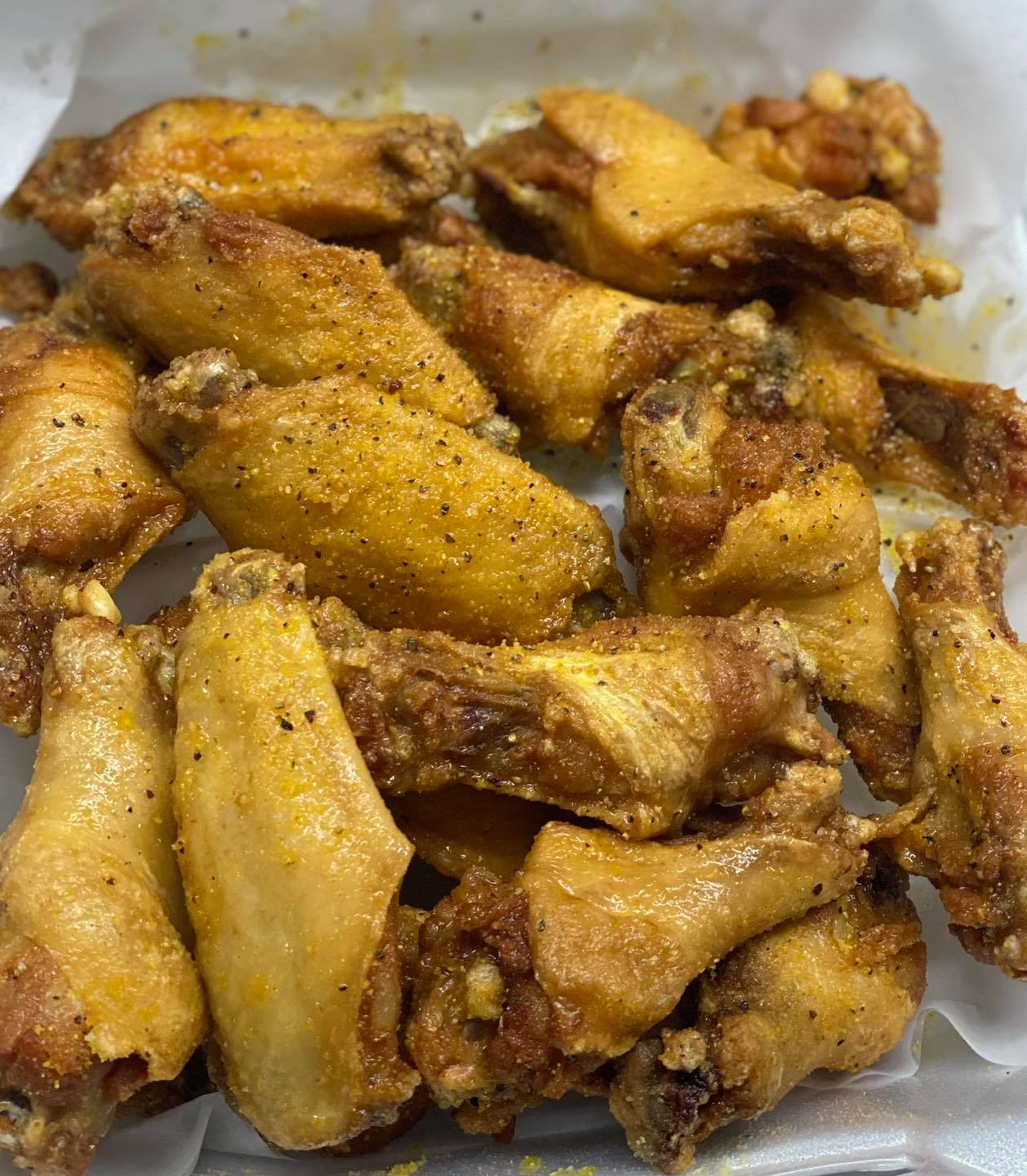 Order 15 Wings food online from Sharks Fish & Chicken store, Decatur on bringmethat.com