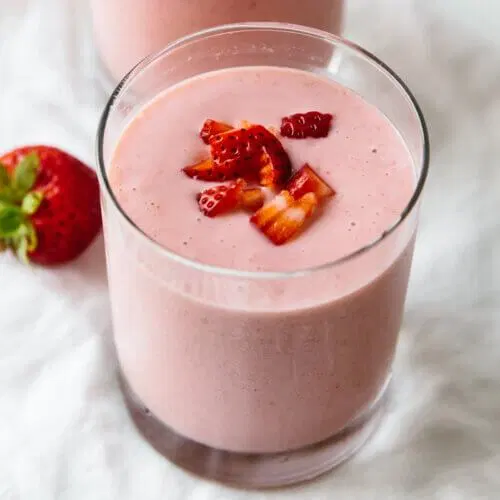 Order Strawberry and Banana Smoothie food online from Fuwa store, Los Angeles on bringmethat.com