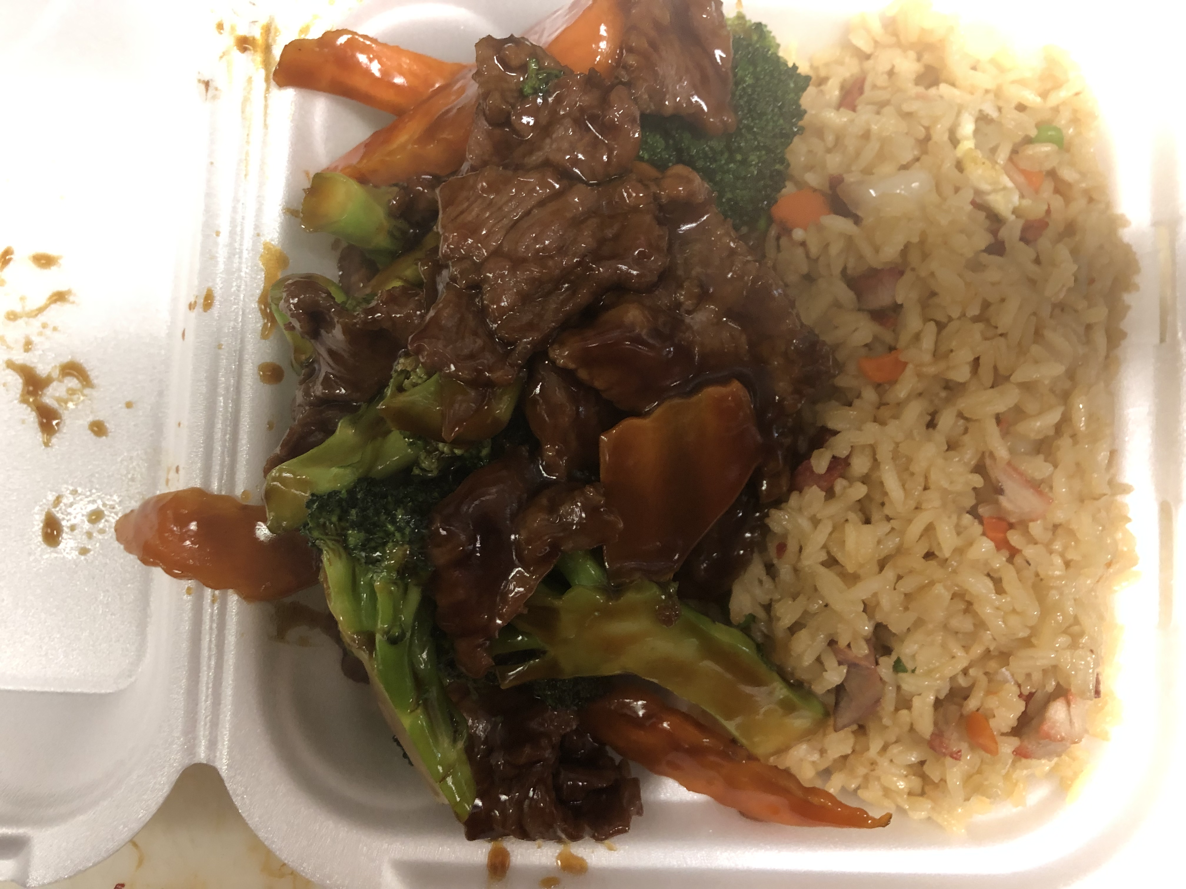Order B01. Beef with Broccoli food online from Golden China store, Canton on bringmethat.com