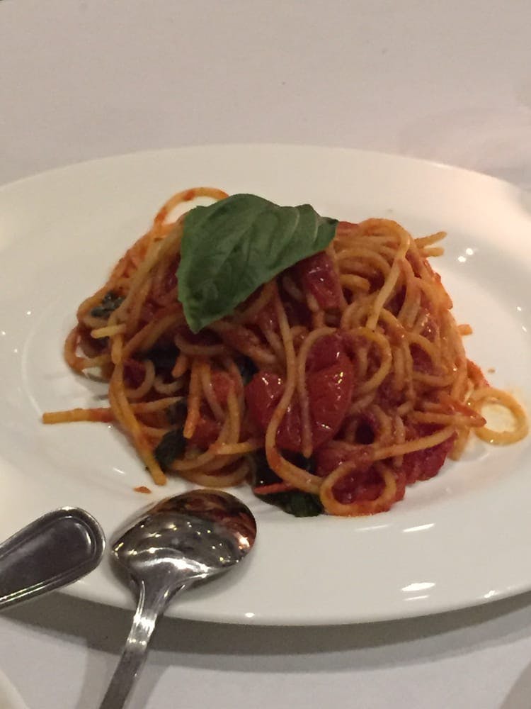 Order Spaghetti al Pomodoro Fresco - Pasta food online from La Vela Dining & Bar store, New York on bringmethat.com