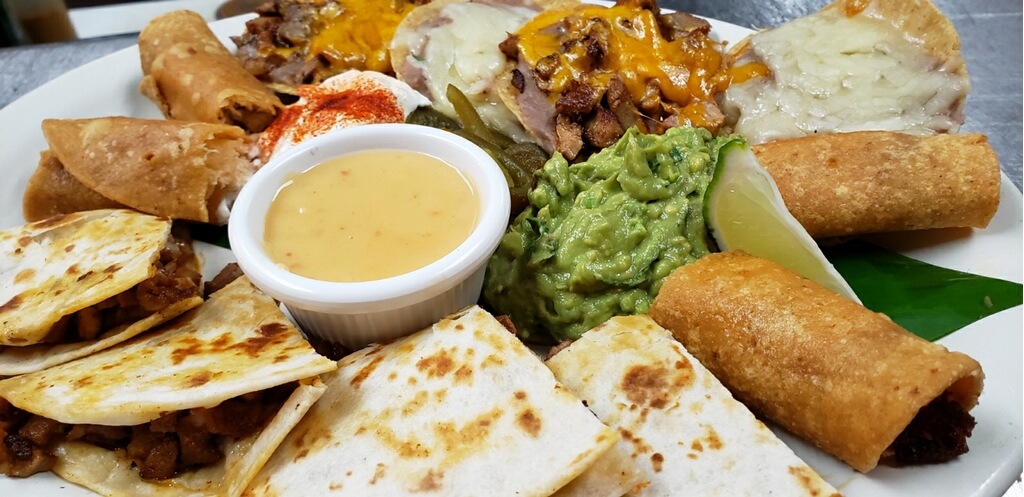 Order Pineda's Platter food online from Pinedas Mexican Restaurant store, Richardson on bringmethat.com