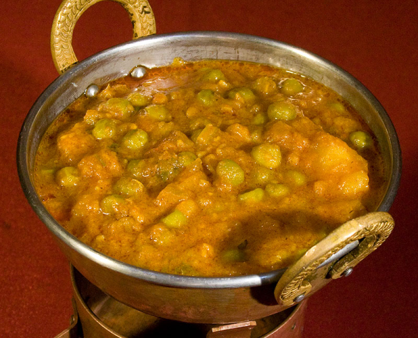 Order Aloo Mattar food online from Tandoori Mahal Indian Restaurant store, San Francisco on bringmethat.com