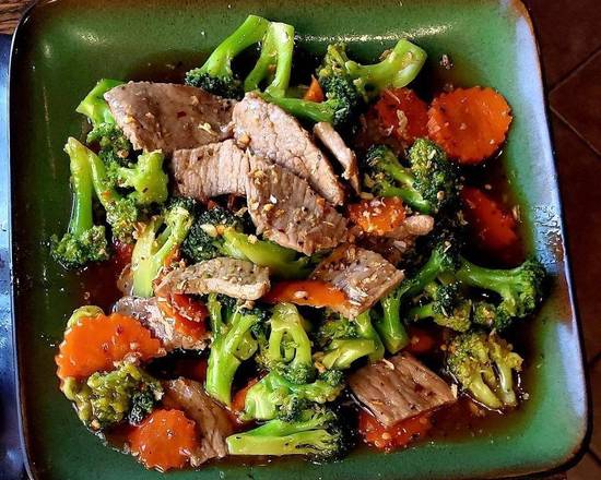 Order E.9 Beef and Broccoli food online from E & T Thai Food store, Lone Tree on bringmethat.com