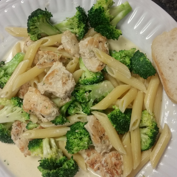 Order Chicken and Broccoli Alfredo Pasta food online from Italian Pizza & Subs store, Jamaica Plain on bringmethat.com