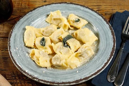 Order Meat Ravioli with sauce food online from The Italian Homemade Company store, San Francisco on bringmethat.com