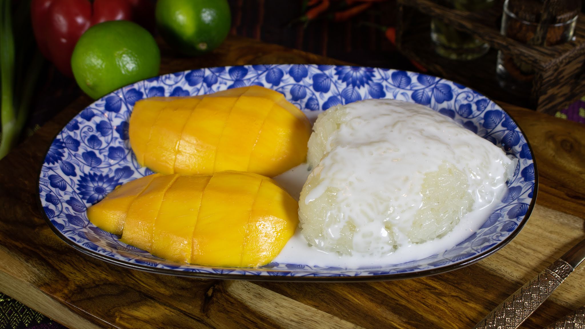 Order Sweet Sticky Rice with Mango food online from Thai Chili store, Henderson on bringmethat.com
