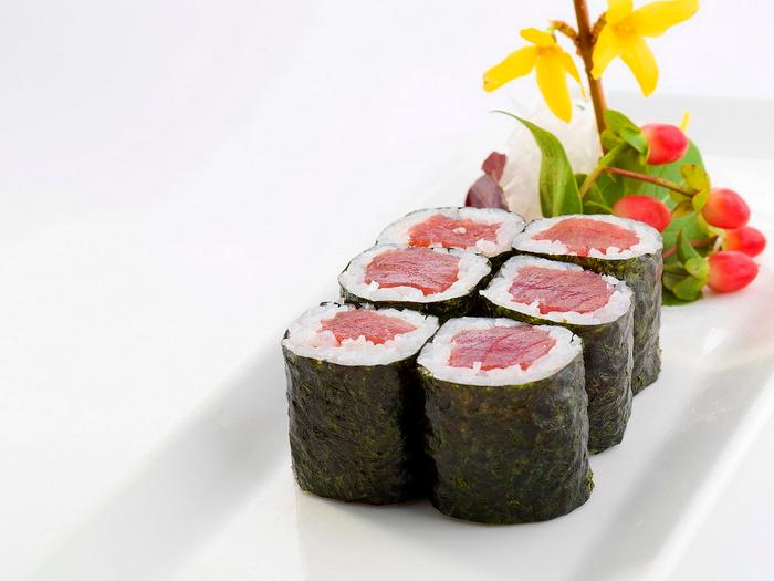 Order Tuna Roll food online from Ginza Japanese Cuisine store, Wethersfield on bringmethat.com