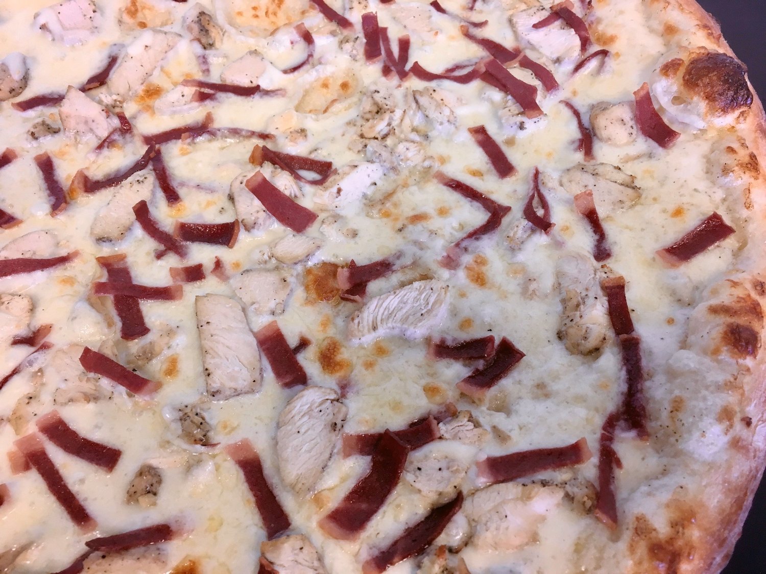 Order Bacon Chicken Ranch Pizza (White) food online from Yaghi Pizzeria store, San Antonio on bringmethat.com
