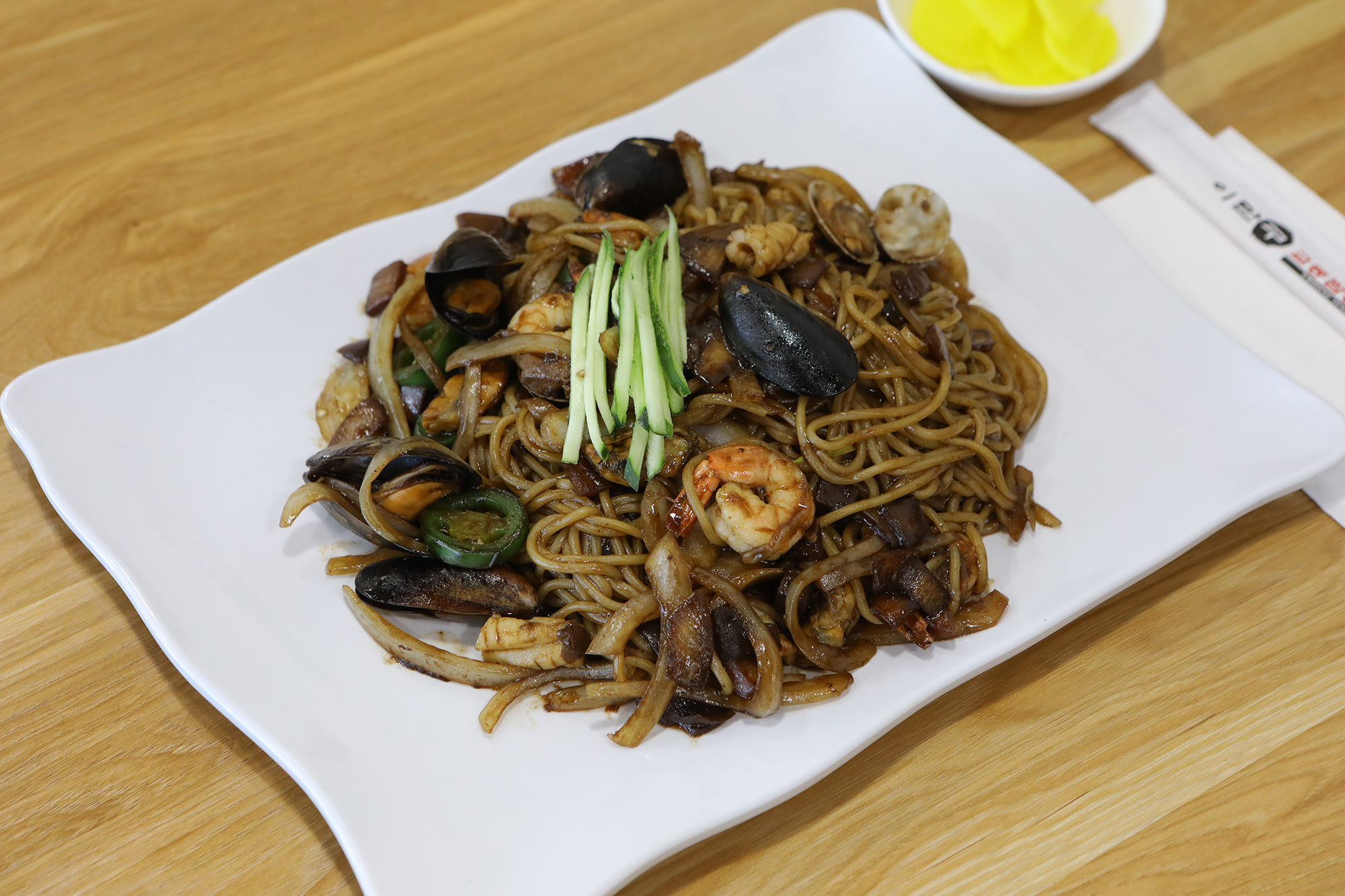 Order N4. JengBan JjaJang 쟁반짜장 food online from Kyodong Noodle store, Gardena on bringmethat.com