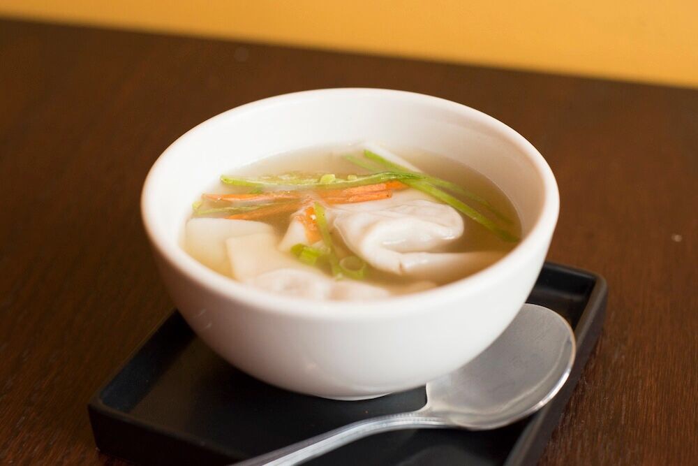 Order 203. Wonton Soup food online from Lao Sze Chuan store, Skokie on bringmethat.com