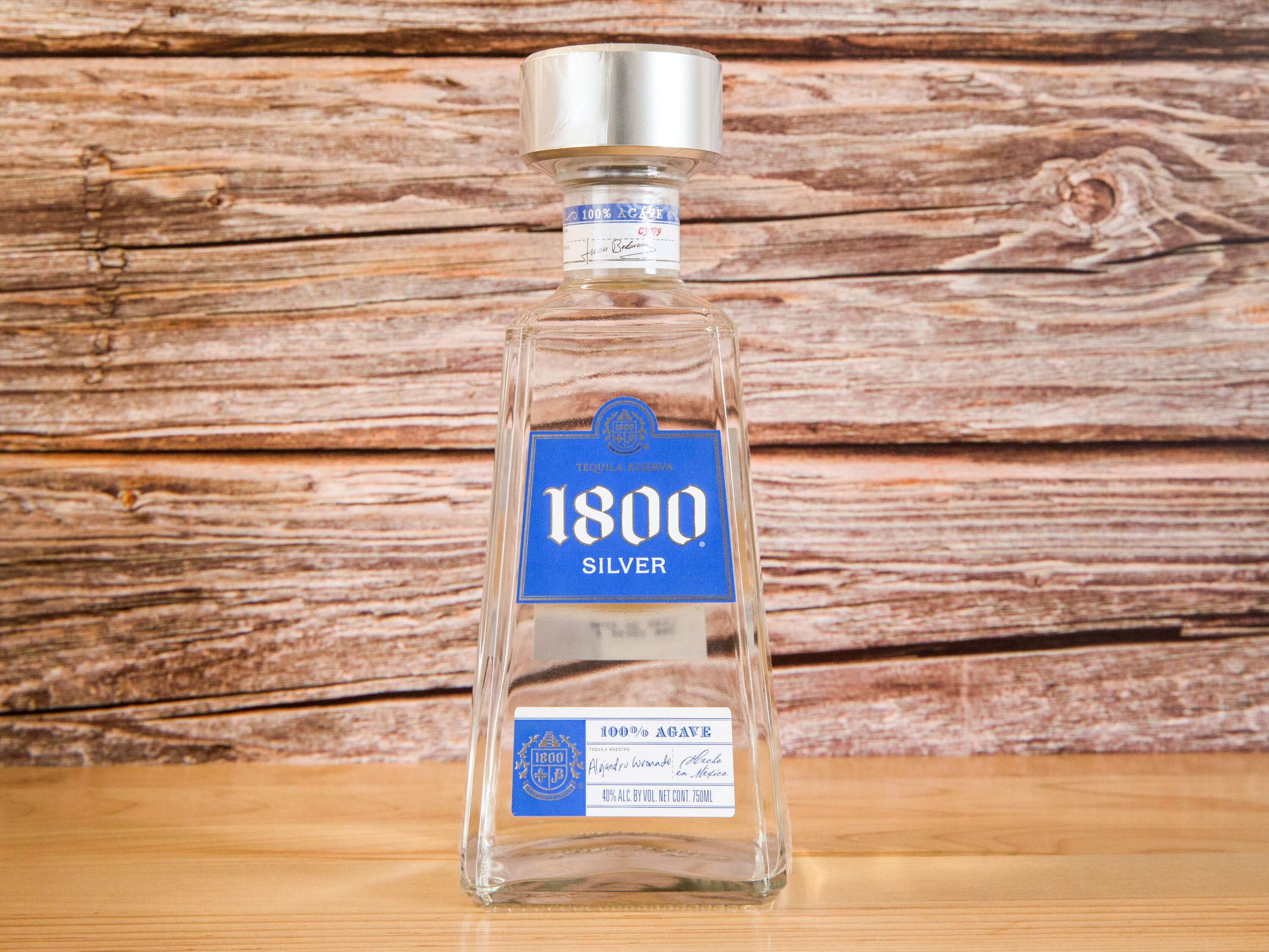 Order 1800 Silver Tequila   food online from Taipei Fine Wine & Liquor 台北酒莊 store, NY on bringmethat.com