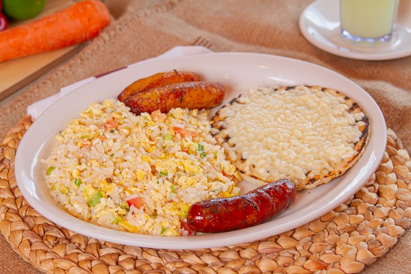 Order Desayuno Paisa Breakfast food online from Mi Tierra Restaurant store, Charlotte on bringmethat.com