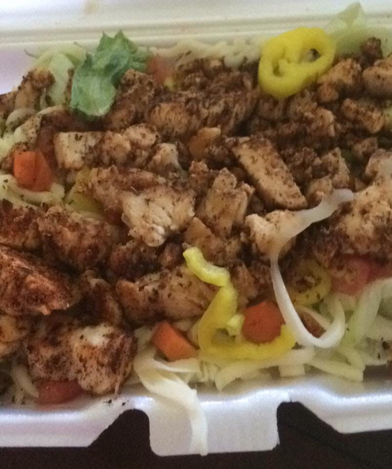 Order Grilled Chicken Salad - Salad food online from Leonardo's Pizza store, Fairlawn on bringmethat.com
