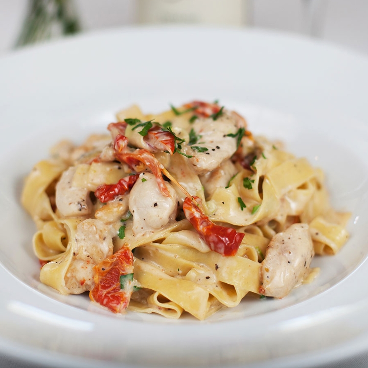 Order Fettuccine Chicken food online from Louise's Trattoria store, Los Angeles on bringmethat.com
