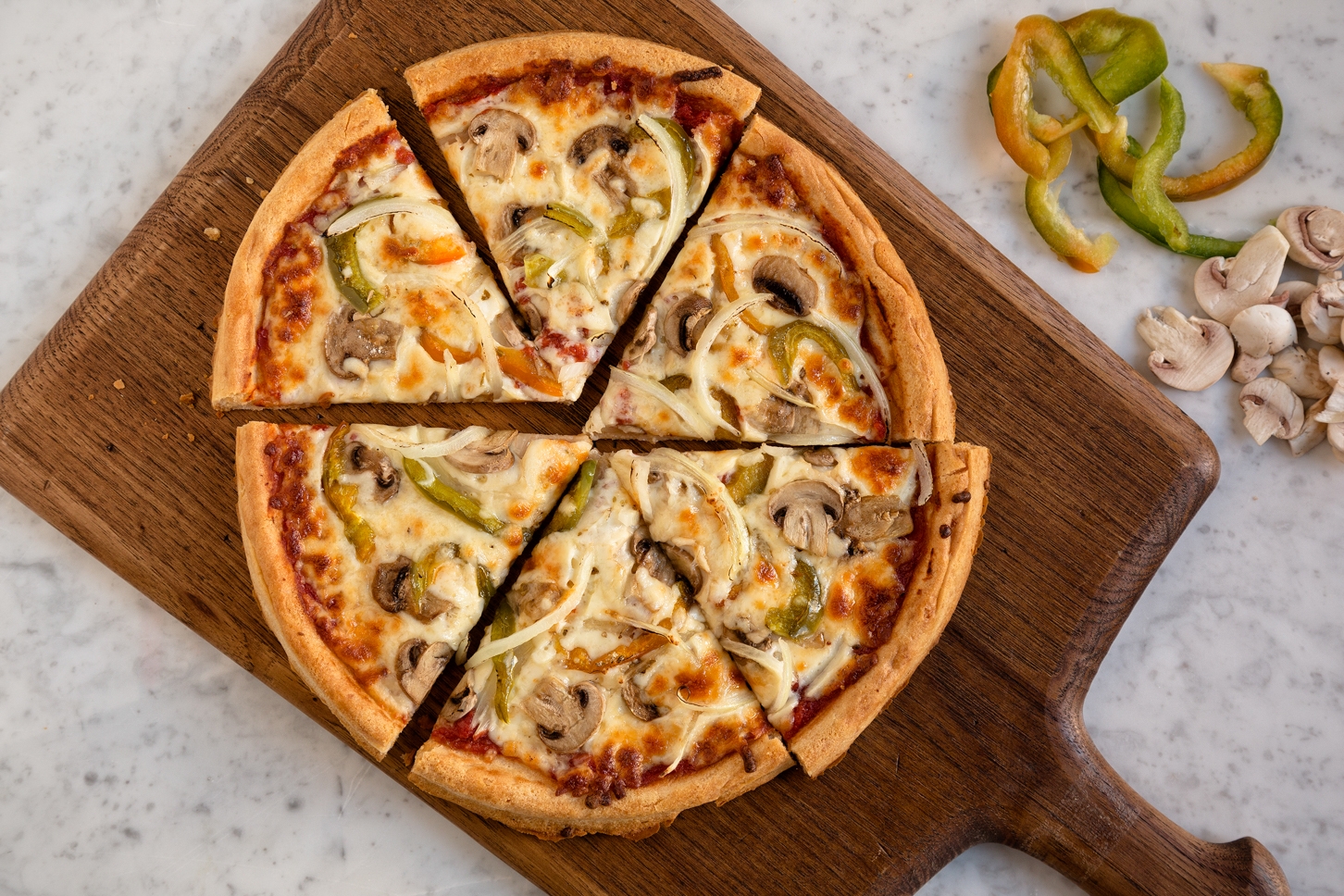 Order Gluten-free Veggie Pizza food online from Pizzeria Uno store, Deptford Township on bringmethat.com