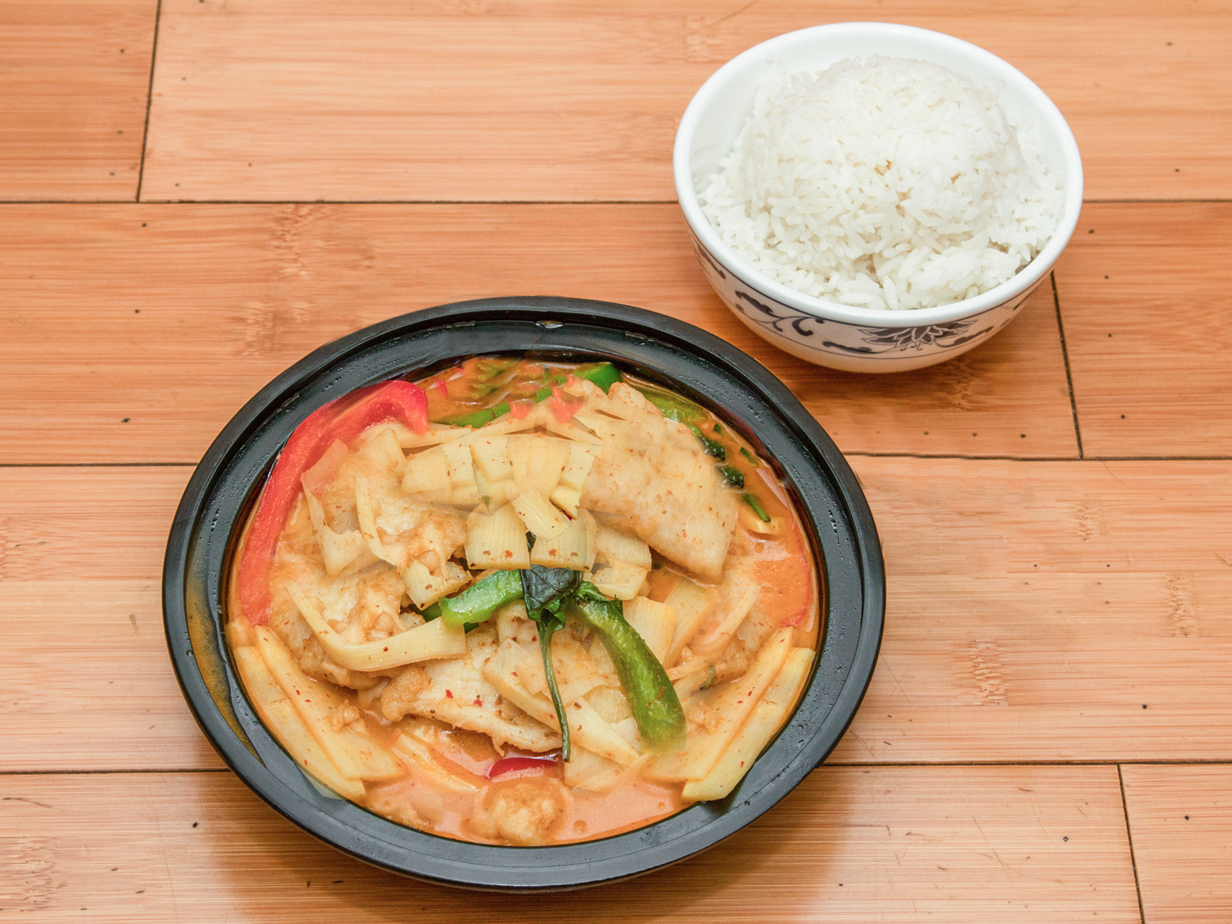 Order Red Curry Chicken food online from New dynasty chinese store, Washington on bringmethat.com