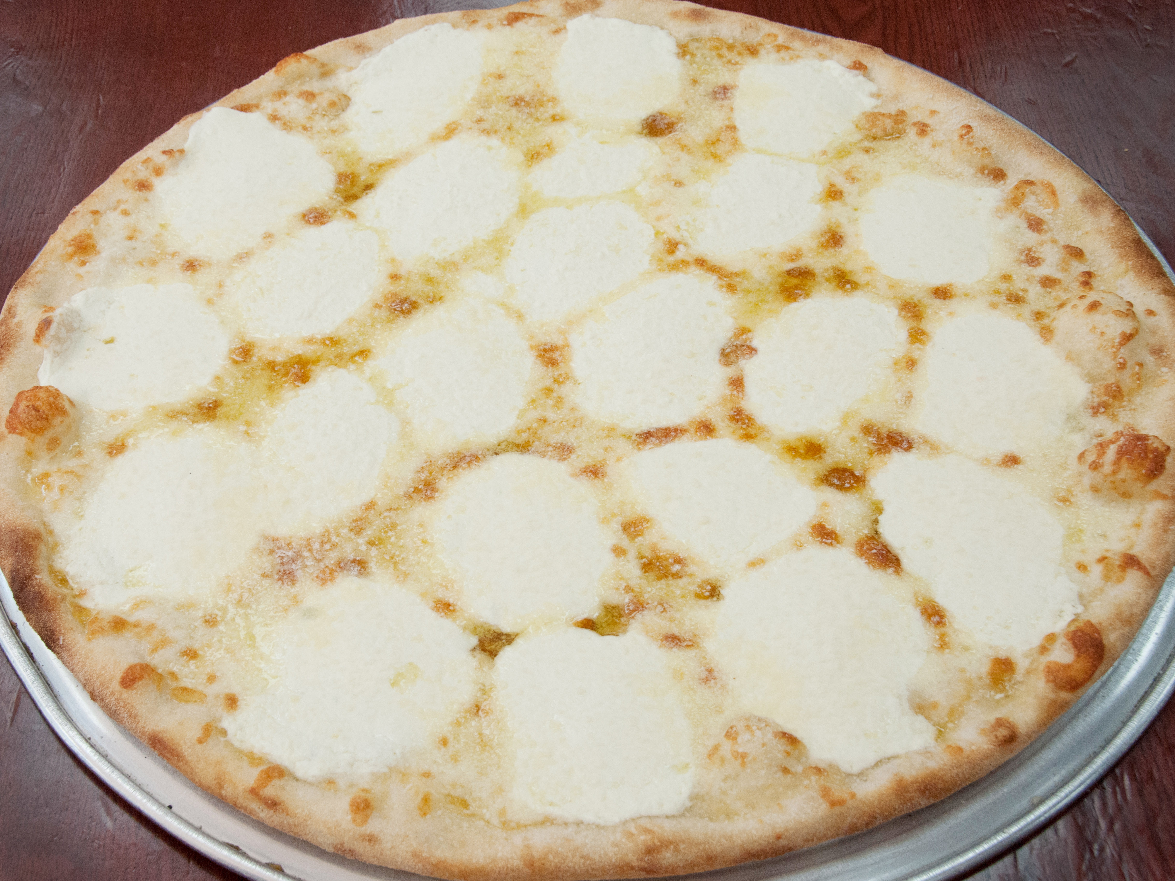 Order Bianca Pizza food online from Picasso Pizza store, New York on bringmethat.com