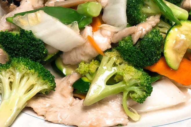 Order Broccoli Chicken (芥蘭鸡) food online from Yu Garden store, Troutdale on bringmethat.com
