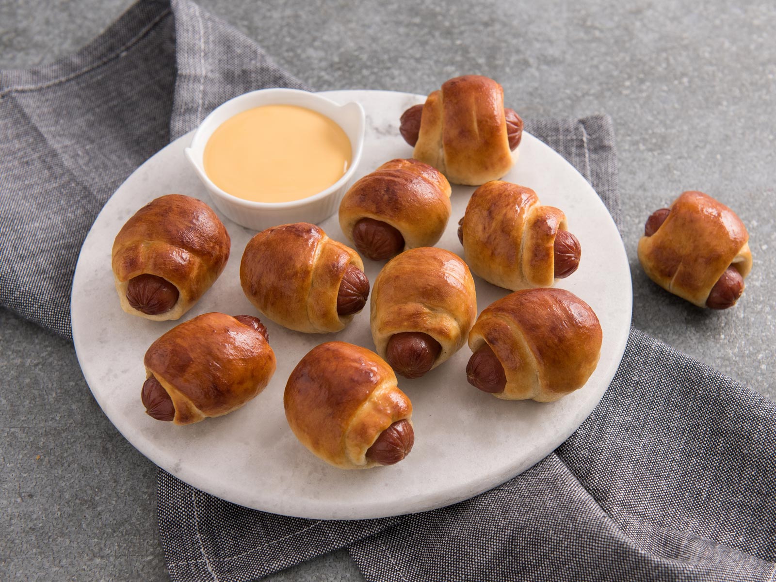 Order Mini Pretzel Dogs food online from Auntie Anne store, Coralville on bringmethat.com