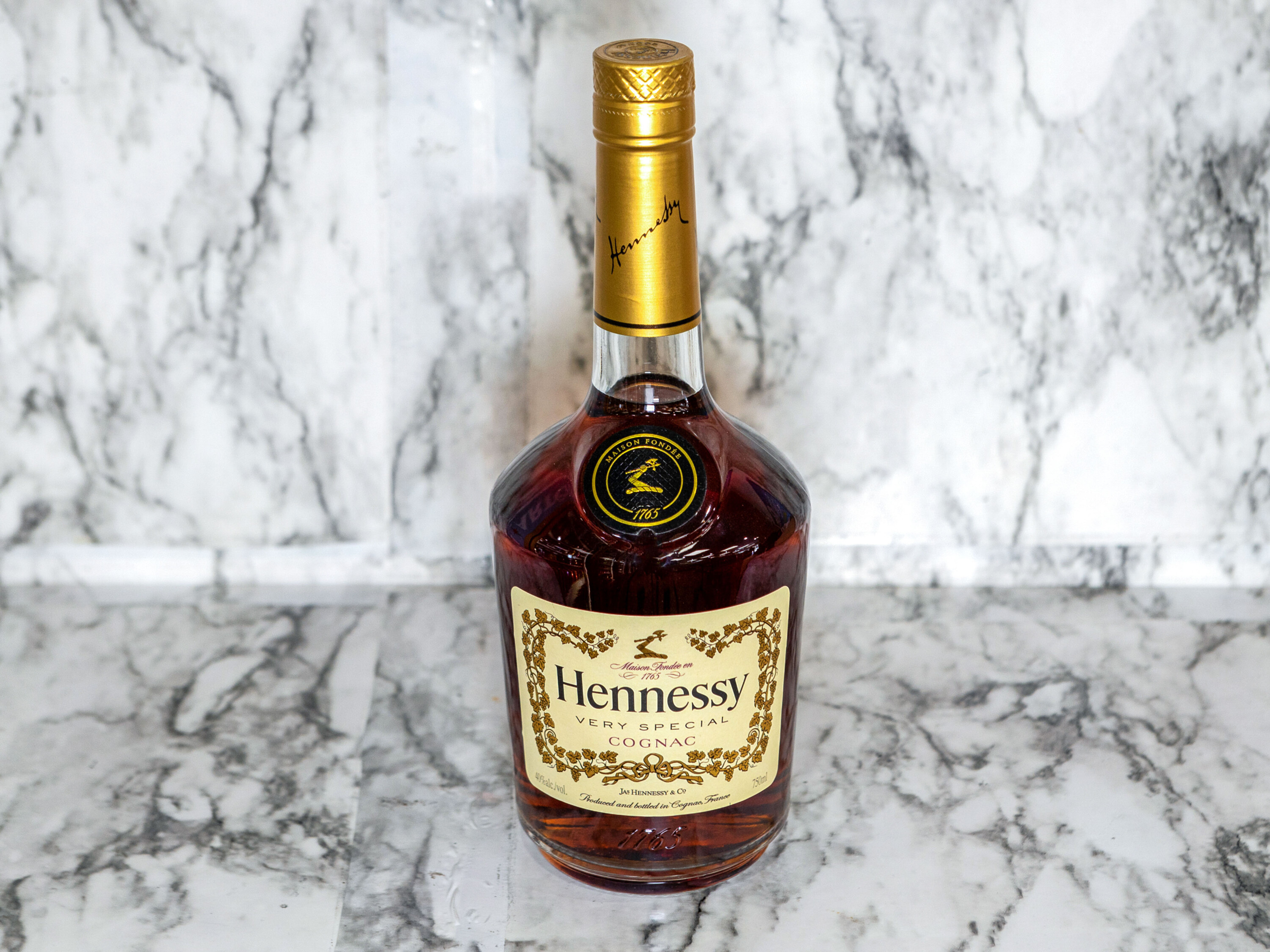 Order Hennessy VS Cognac, 750 ml food online from Oak Tree Liquor store, Santa Clarita on bringmethat.com