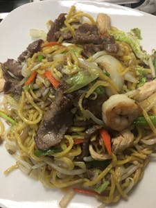 Order D19. Lo Mein (Dinner) food online from Lemongrass Cafe store, Louisville on bringmethat.com