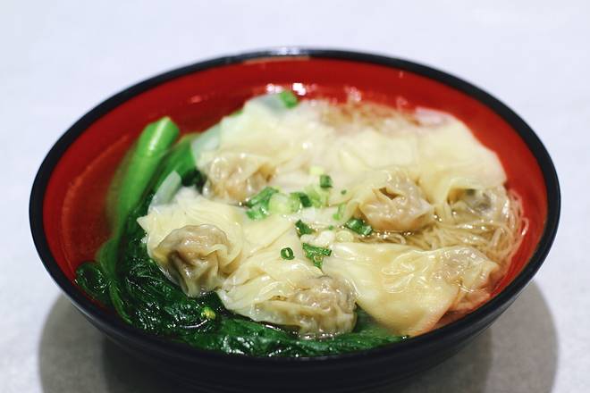 Order Wonton Noodle in Soup 雲吞湯麵 food online from Peking kitchen store, Brooklyn on bringmethat.com