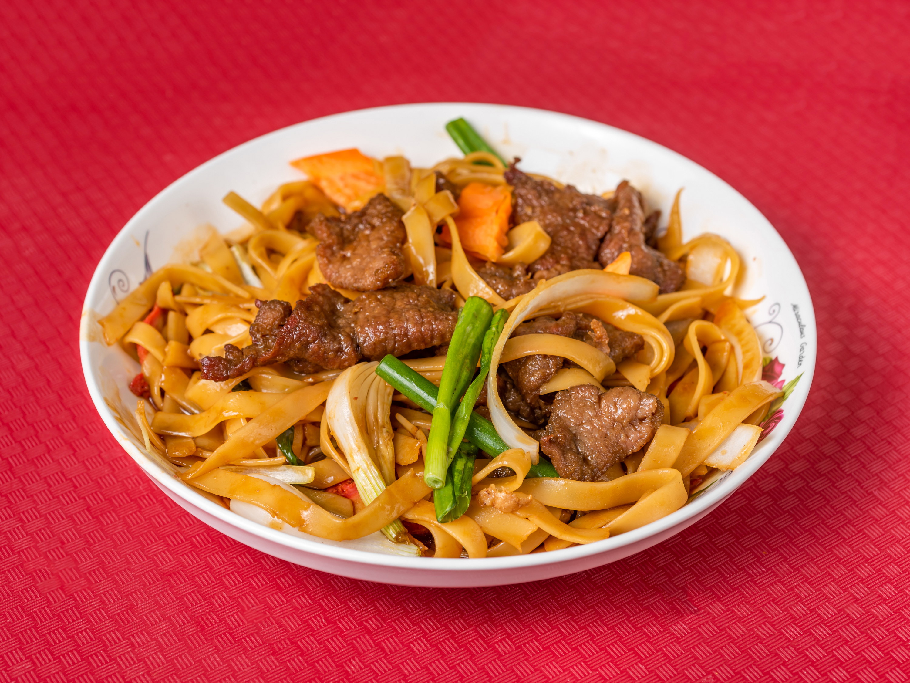 Order L2. Beef Lo Mein food online from Dynasty Chinese Food Delivery-take Out store, Lafayette on bringmethat.com