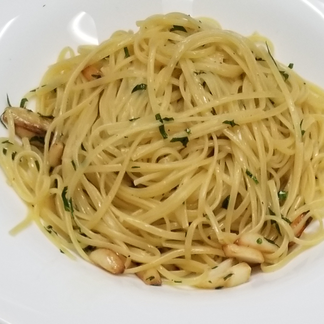Order Pasta with Garlic and Oil  food online from Roma Pizza store, Brooklyn on bringmethat.com
