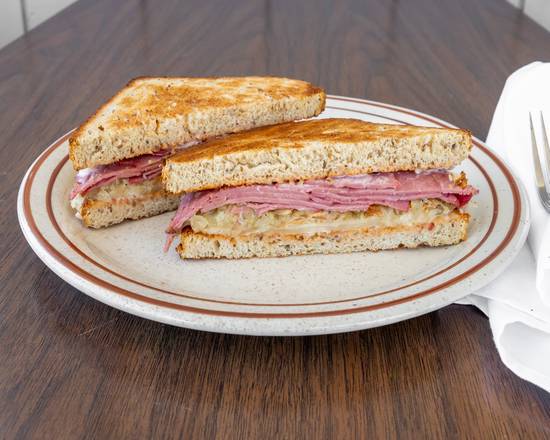 Order Reuben Sandwich food online from Roger Deli store, Mountain View on bringmethat.com