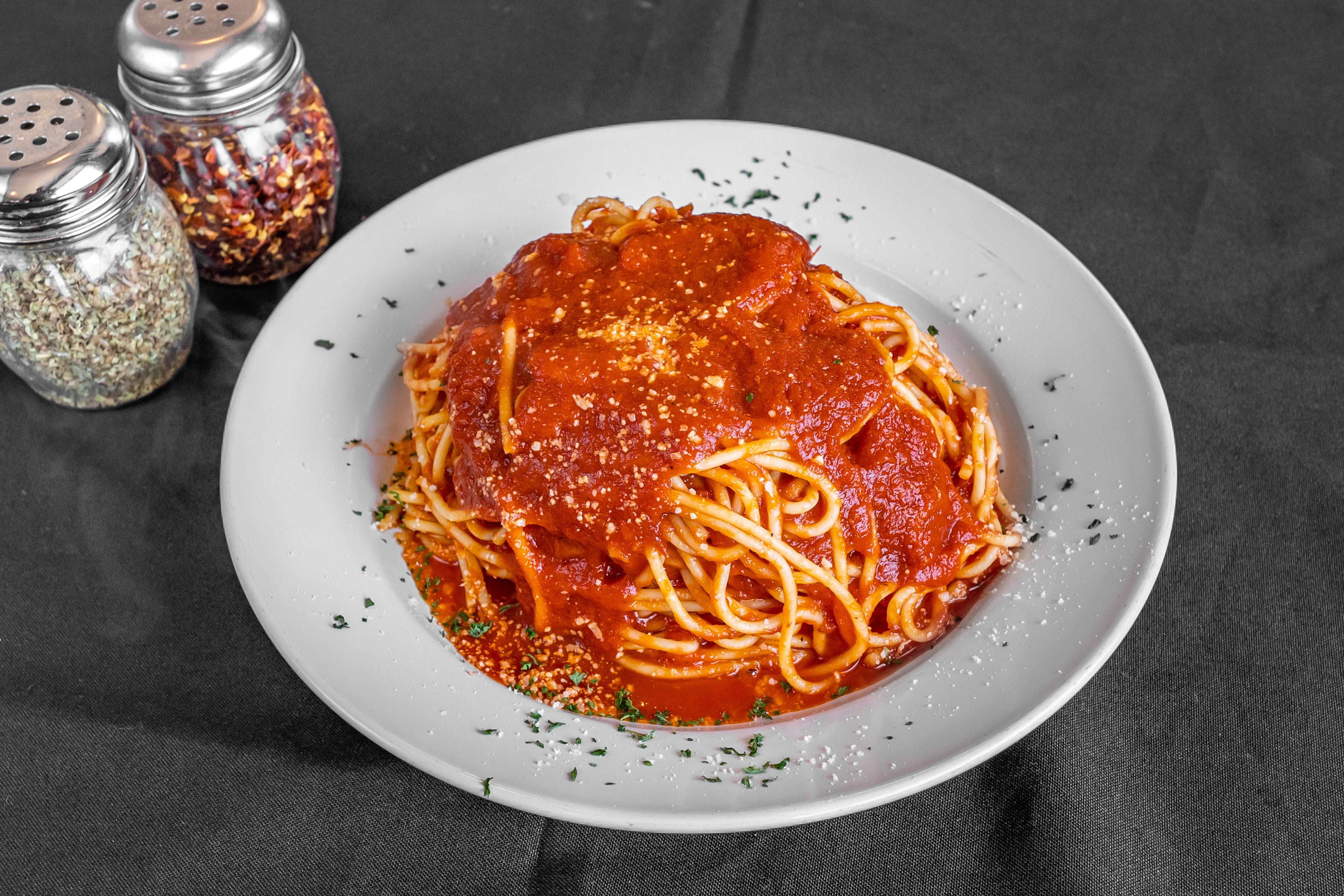 Order Spaghetti - Entree food online from Franzone Pizzeria Restaurant & Sports Bar store, Conshohocken on bringmethat.com