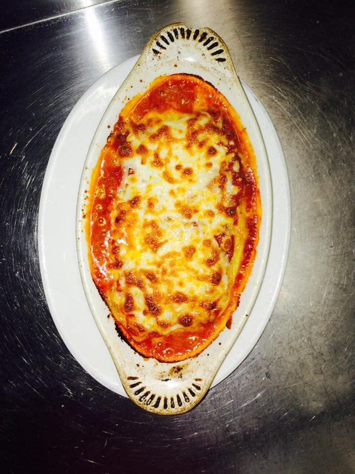 Order Beef Lasagna Lunch Special - Lunch food online from Roma Italian Restaurant store, Sallisaw on bringmethat.com