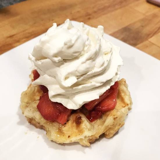 Order Strawberries & Cream Waffle food online from Taste of Belgium store, Cincinnati on bringmethat.com