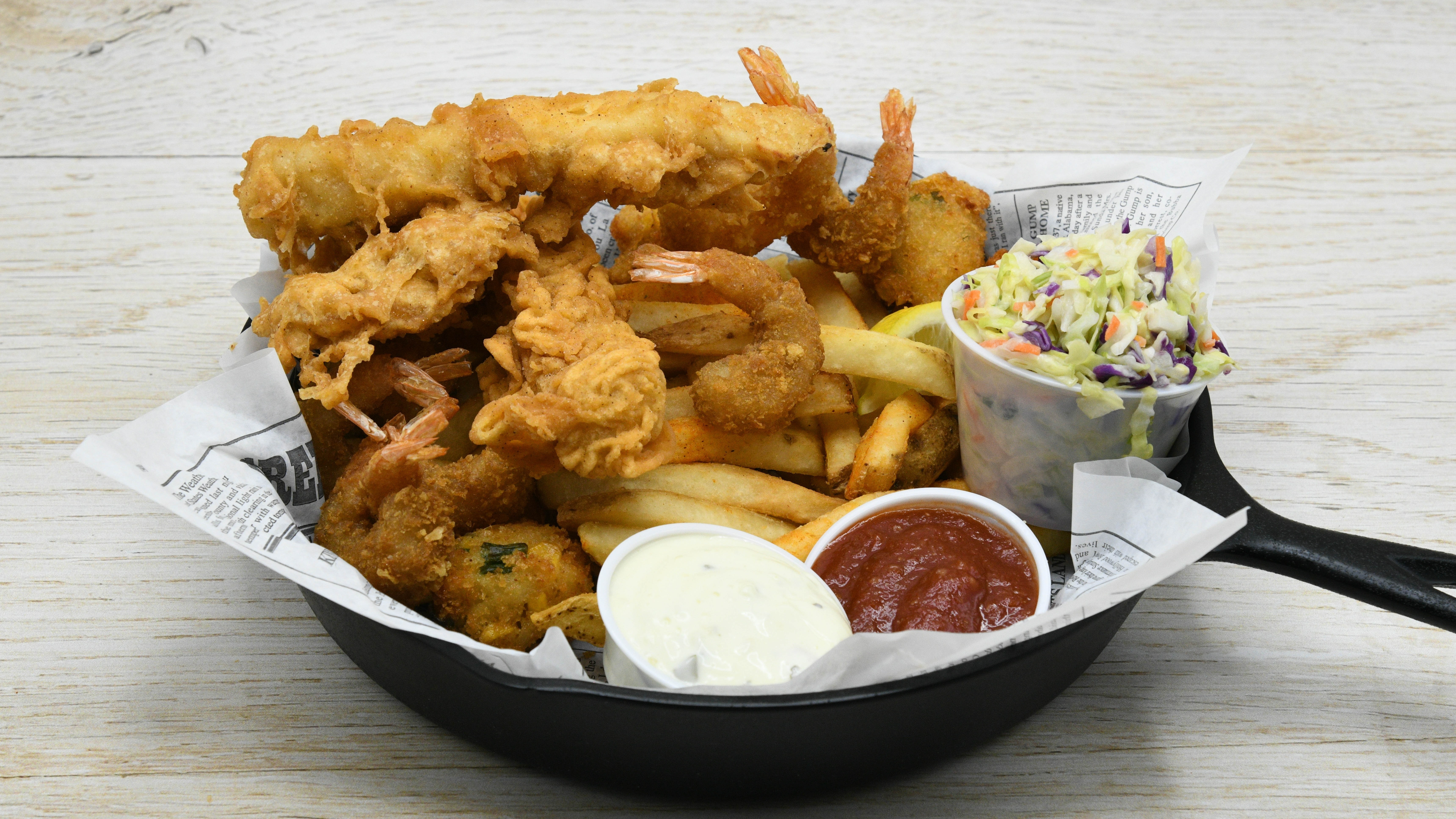 Order Forrest's Seafood Feast food online from Bubba Gump Shrimp Co Rstrnt store, Santa Monica on bringmethat.com