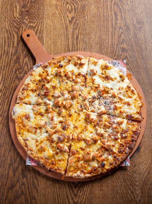 Order Buffalo Chicken Pizza food online from Chickie & Pete's Cafe store, Philadelphia on bringmethat.com