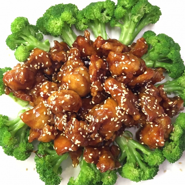 Order C14. Sesame Chicken food online from Mint chinese and thai cuisine store, Chamblee on bringmethat.com