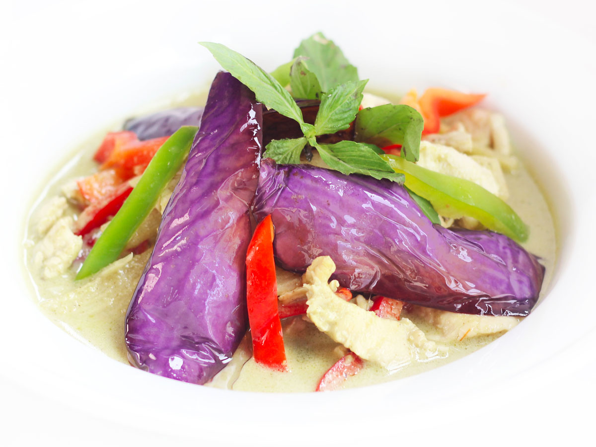 Order Green Curry food online from Saladang Garden store, Pasadena on bringmethat.com