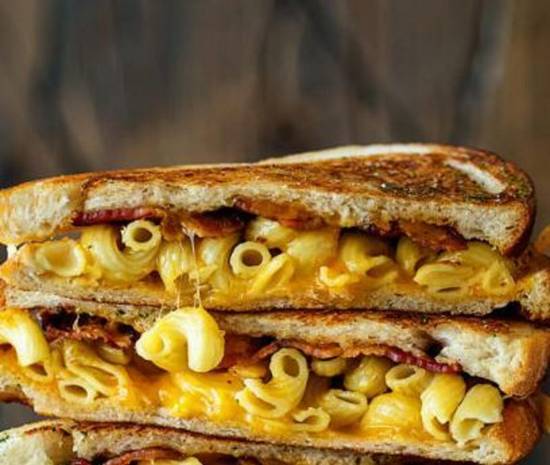 Order Bacon Mac Grilled Cheese food online from IV Deli Mart store, Goleta on bringmethat.com