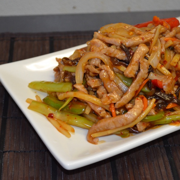 Order 178. Shredded Pork with Spicy Garlic Sauce food online from Tsing tao 2 store, San Francisco on bringmethat.com