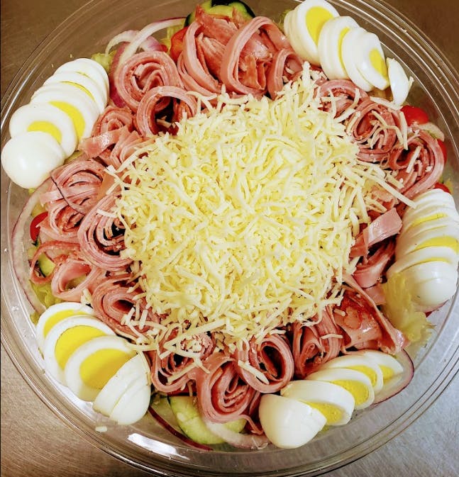 Order Chef's Delight Salad - Salad food online from Pat's Pizzeria store, Runnemede on bringmethat.com