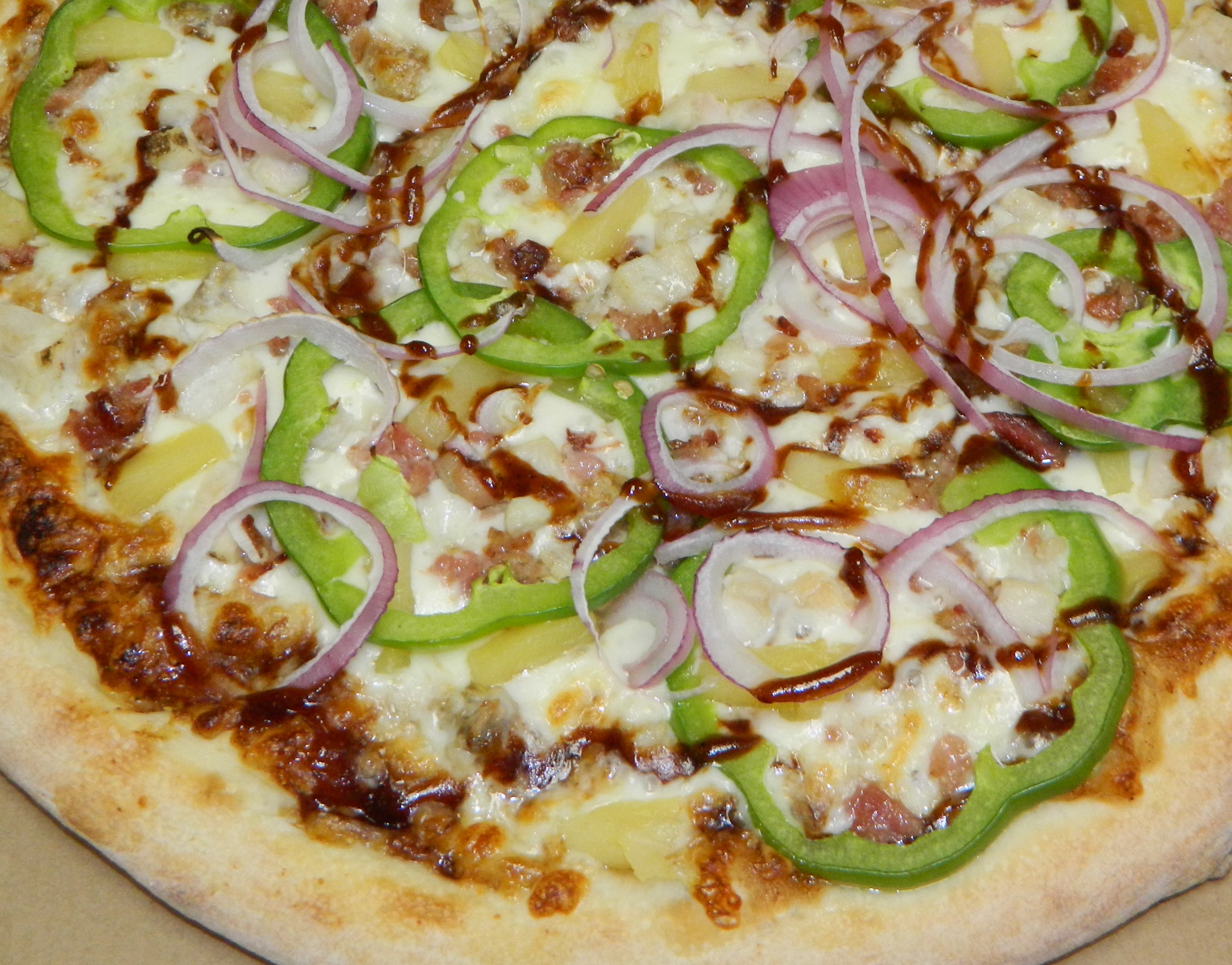 Order Hawaiian BBQ Chicken Pizza food online from Mama Z Pizzeria store, Chino Hills on bringmethat.com
