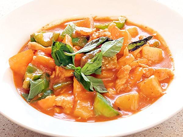 Order 76. Spicy Red Curry Chicken food online from King Wok Gourmet Asian store, Chicago on bringmethat.com