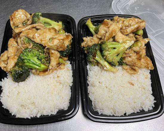 Order 82. Chicken with Broccoli food online from China One store, Garfield on bringmethat.com